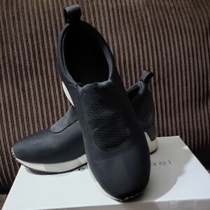 Elegant Black Slip-On Sneakers